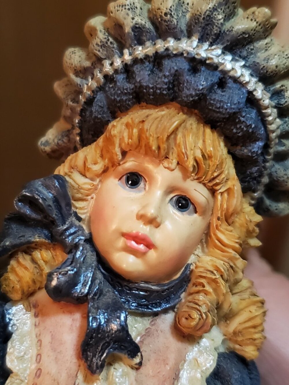Boyds Yesterday's Child Victoria with Samanth creepy kitchy resin girl with doll